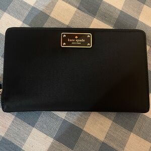 Kate Spade Wilson road oversized wallet. Brand new with tags!!